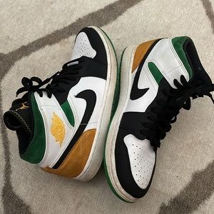 Men’s Authentic Nike Air Jordan 1 Mid Oakland Size 10 Yellow & Green Suede WORN
